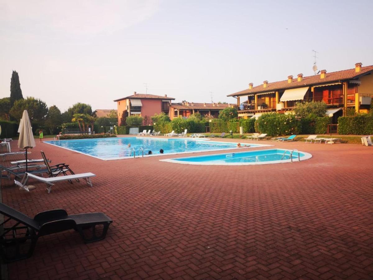 Gardappartamenti Cascinale Pool Дезенцано-дель-Гарда Экстерьер фото